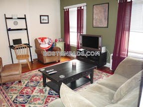 North End Deal Alert! Spacious 3 bed 1 Bath apartment in Hanover St Boston - $3,795