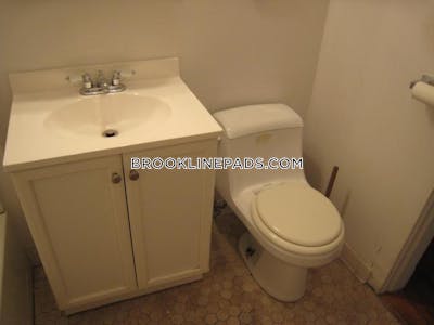 Brookline 3 Beds 1 Bath  Boston University - $5,035 No Fee