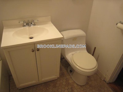 Brookline 3 Beds 1 Bath  Boston University - $5,035 No Fee