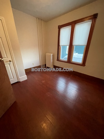 Dorchester 4 bed 1 bath available NOW on East Cottage in Dorchester! Boston - $3,800