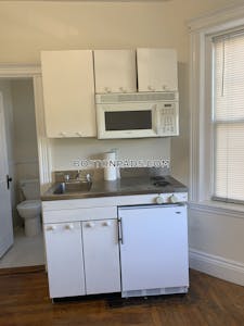 Fenway/kenmore Spacious studio apartment available on Beacon Street in Brookline!!  Boston - $2,000 50% Fee